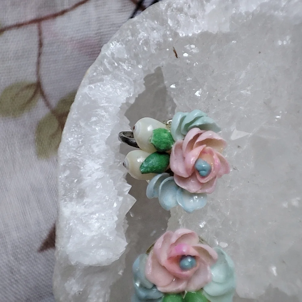 Miniature Pastel Delicate Sea Shell Silver Tone Vintage Old Screwback Earrings